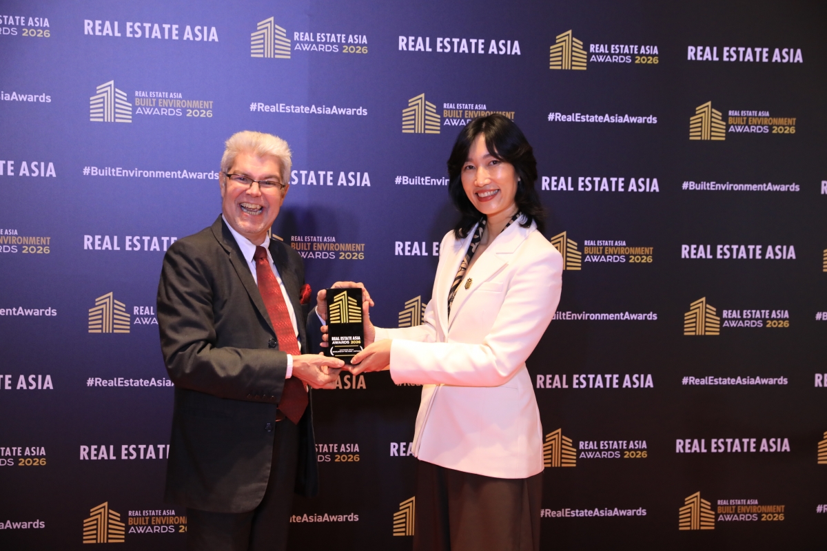 Đại diện Masterise Homes nhận cúp vinh danh tại hạng mục Developer of the Year - Vietnam 2026. Nguồn ảnh: Real Estate Asia Awards 2026