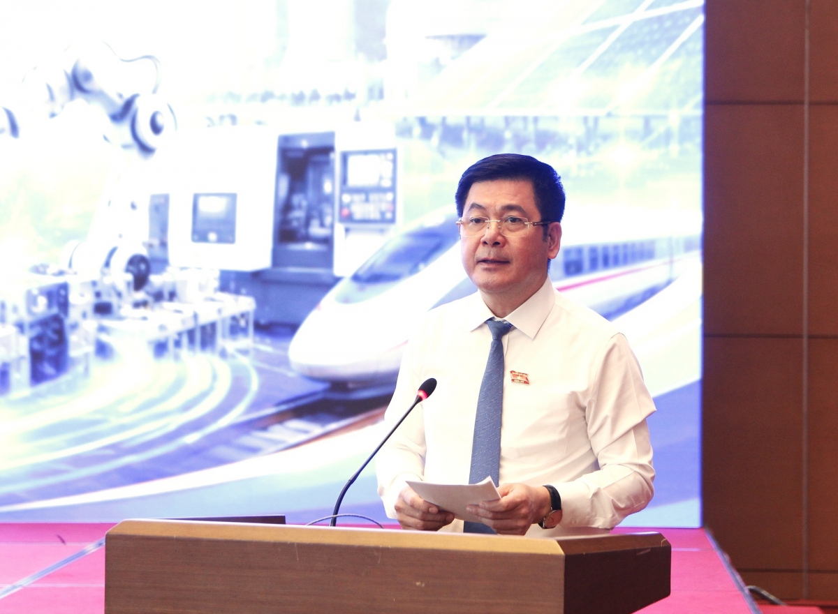 Phó Chủ tịch Quốc hội Nguyễn Hồng Diên phát biểu chỉ đạo tại hội thảo. Ảnh: Báo Xây dựng