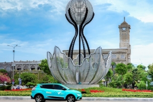Bài 2: Phía sau những bánh xe xanh