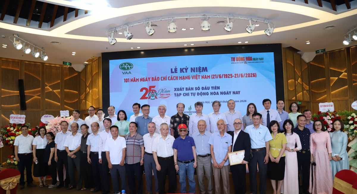 25 năm nhìn lại qua những khuôn hình 25 năm nhìn lại qua những khuôn hình
