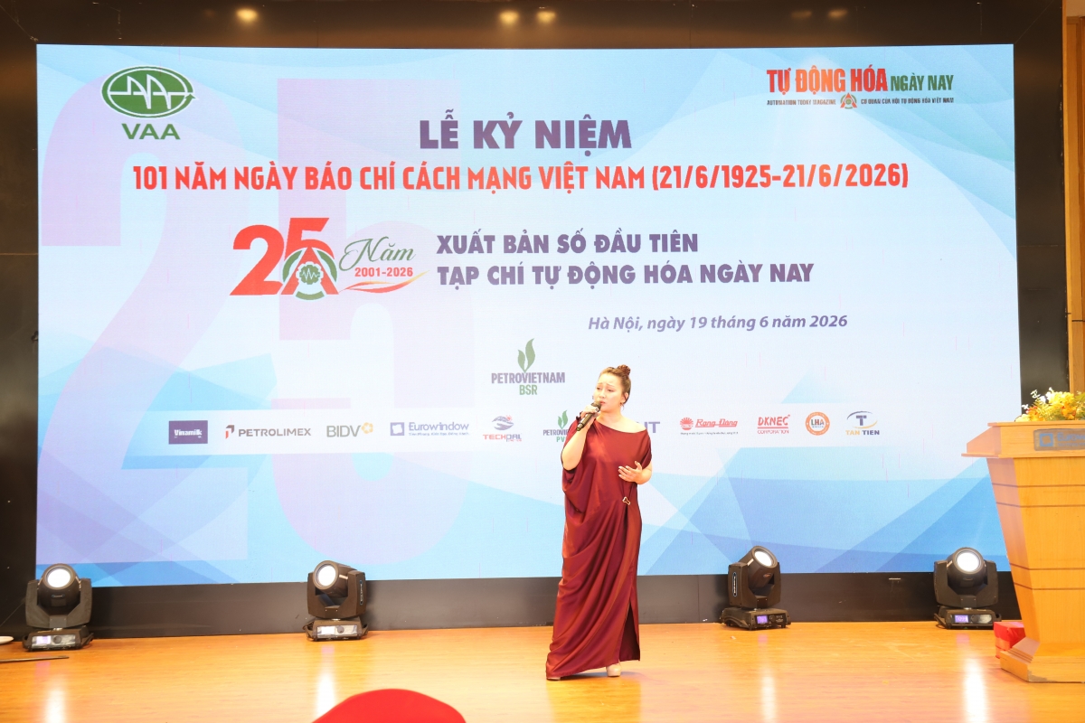 25 năm nhìn lại qua những khuôn hình 25 năm nhìn lại qua những khuôn hình