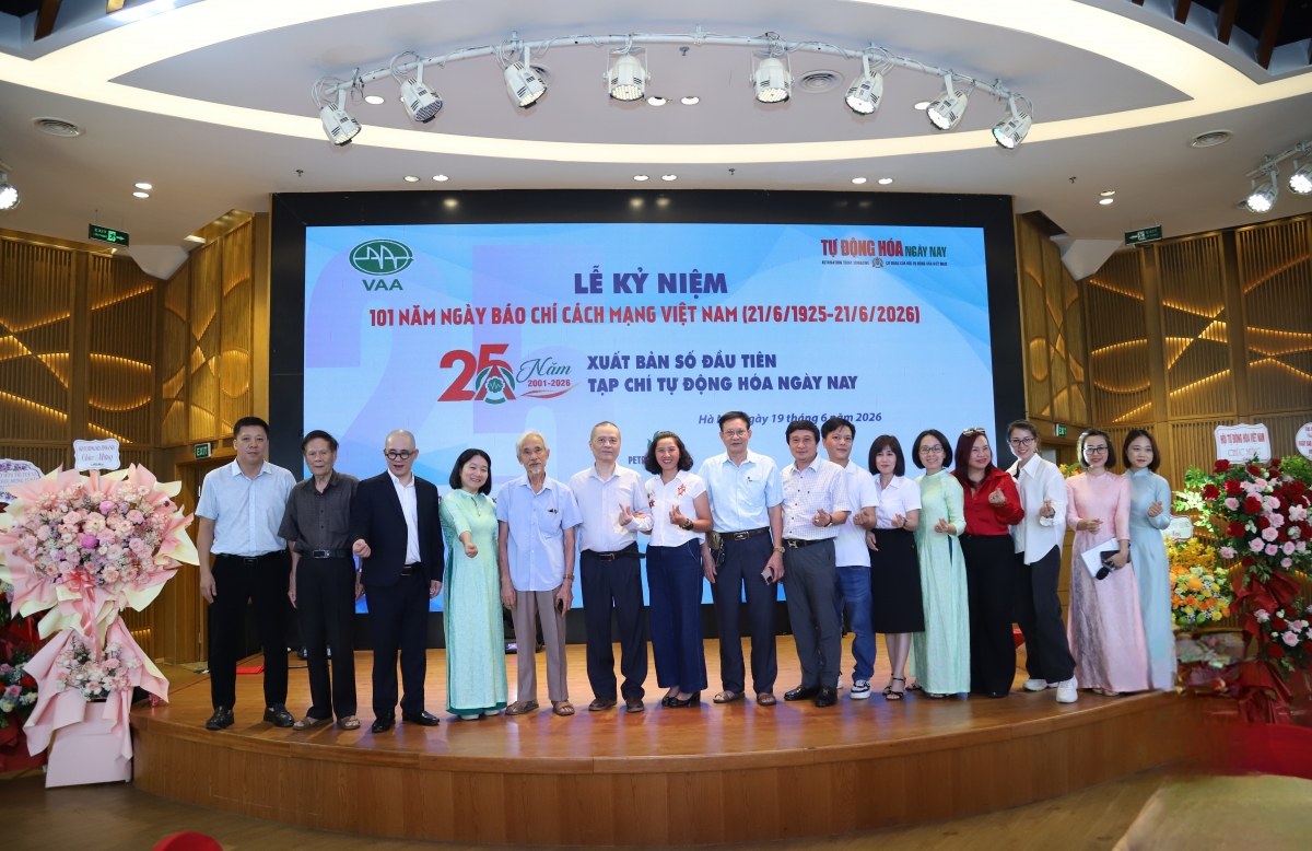 25 năm nhìn lại qua những khuôn hình 25 năm nhìn lại qua những khuôn hình