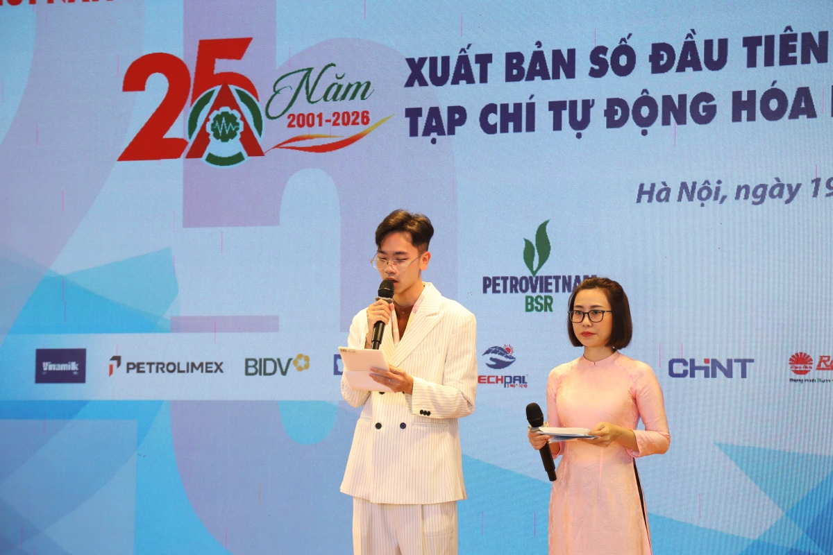 25 năm nhìn lại qua những khuôn hình 25 năm nhìn lại qua những khuôn hình