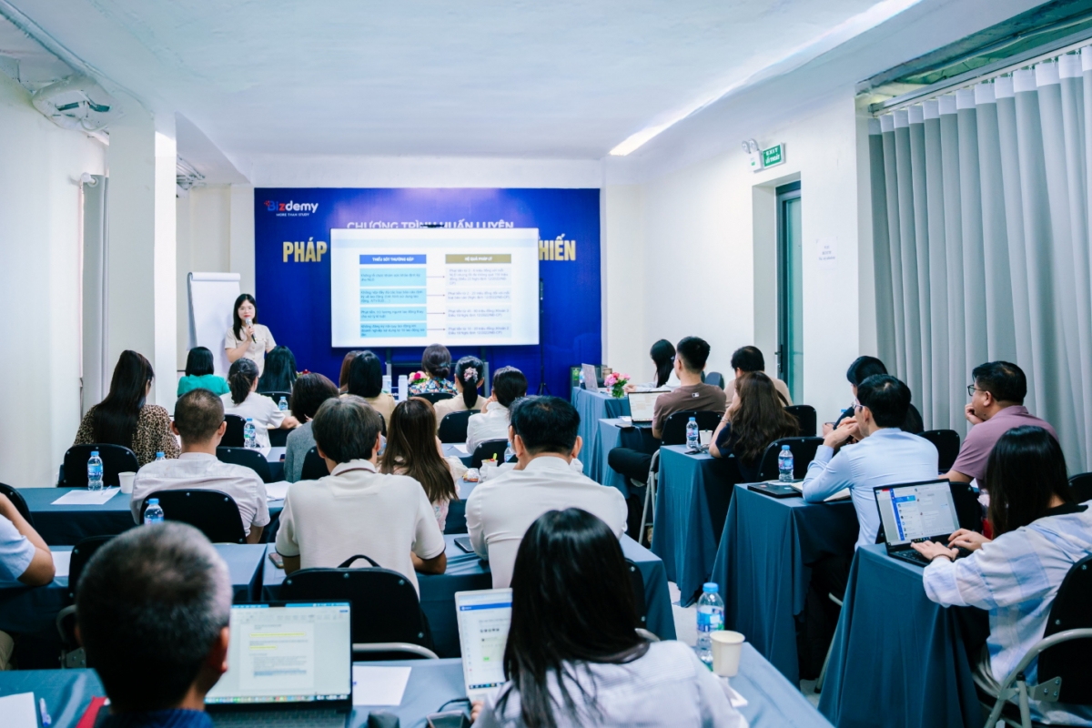 Học viên tham gia chương trình huấn luyện về quản trị doanh nghiệp và kiểm soát rủi ro do Bizdemy tổ chức