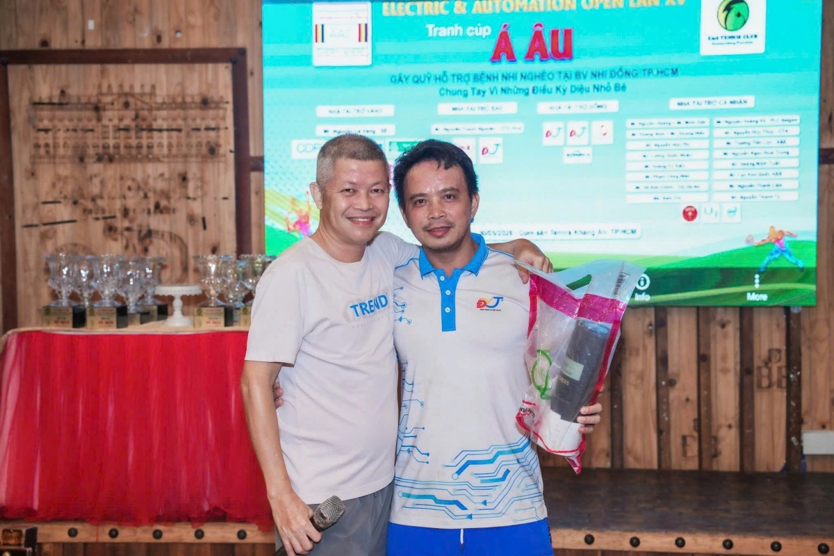 Mr. Nguyễn La Vang (P. TGĐ Schneider Electric) - Trưởng BTC và Mr. Nguyễn Trần Thanh Long (TGĐ Công Ty Đạt Vĩnh Tiến) - Phó BTC.