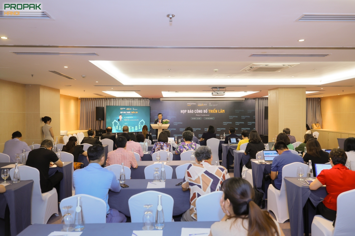 Toàn cảnh buổi họp báo