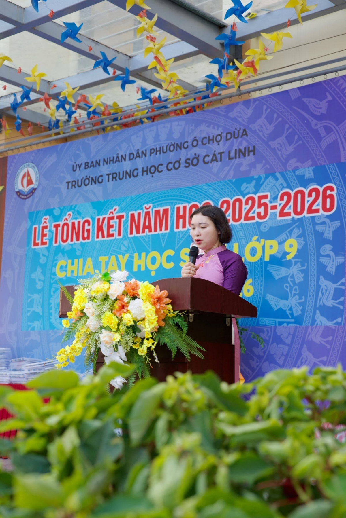 Bà Đặng Thị Hồng Hải – Hiệu trưởng nhà trường phát biểu tại lễ tổng kết năm học 2025-2026