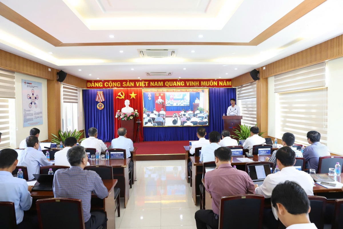 Doanh nghiệp cùng các nhà khoa học thảo luận về ứng dụng tự động hóa tiên tiến trong biến đổi và truyền tải điện năng