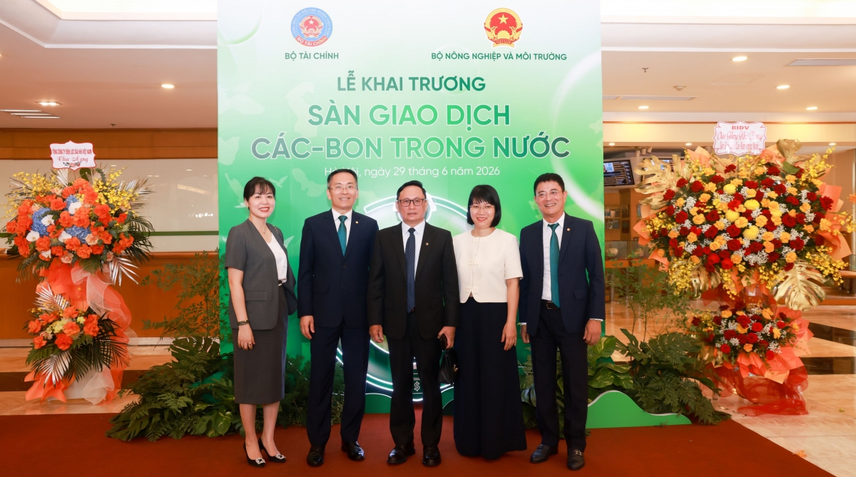 Đại diện lãnh đạo BIDV cùng đại diện lãnh đạo VSDC và HNX tham dự Lễ Khai trương