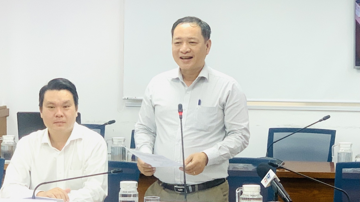 Ông Đỗ Diệp Gia Hợp - Phó Trưởng phòng Quản lý bảo trì và khai thác công trình giao thông (Sở Xây dựng TP.Hồ Chí Minh) tại họp báo