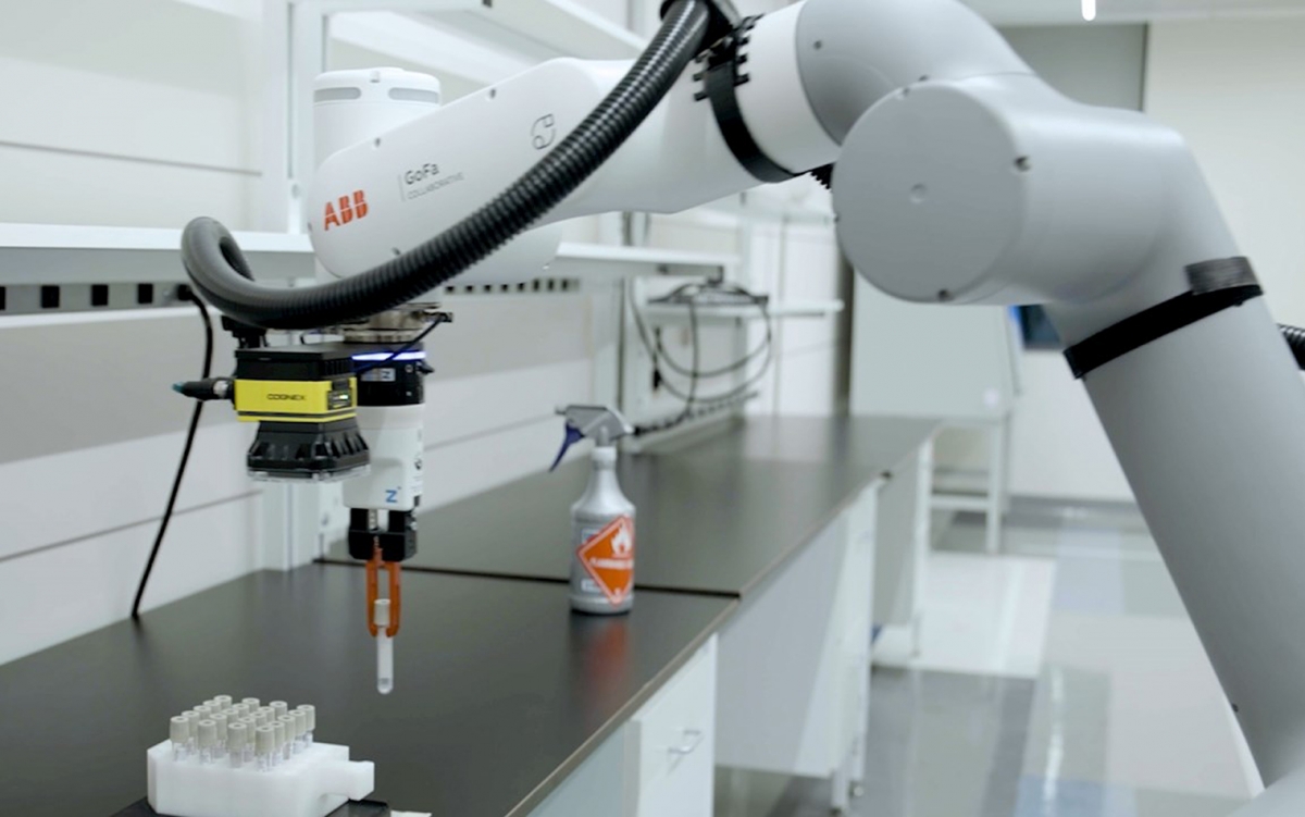 Giải pháp robot ứng dụng trí tuệ nhân tạo vật lý