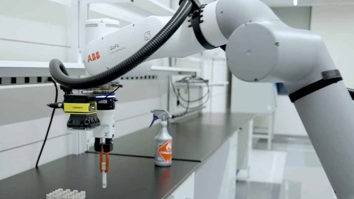 Giải pháp robot ứng dụng trí tuệ nhân tạo vật lý