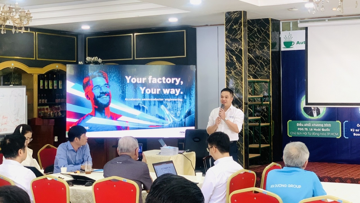 Diễn giả Lê Thanh Liêm – Kỹ sư Kinh doanh cấp cao Bosch Rexroth Việt Nam trình bày chuyên đề