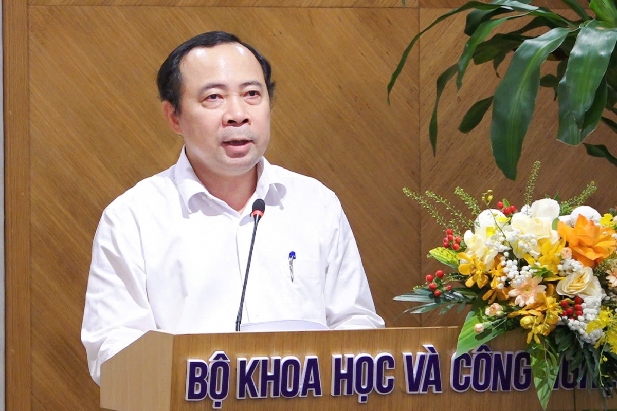Bộ trưởng Bộ Khoa học và Công nghệ Vũ Hải Quân phát biểu tại hội thảo.
