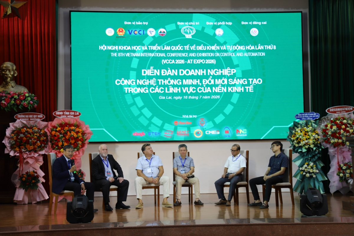Phiên tọa đàm với sự tham gia của các chuyên gia, doanh nghiệp và đại diện Forward Capital (Liên bang Nga)