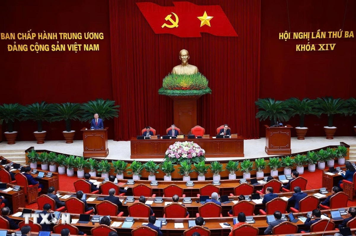 Phiên khai mạc Hội nghị lần thứ ba Ban Chấp hành Trung ương Đảng khóa XIV. (Ảnh: Thống Nhất/TTXVN)