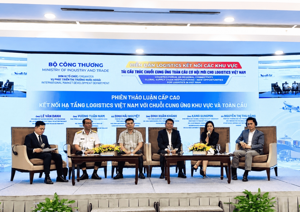 Phiên thảo luận cấp cao quy tụ đại diện các cơ quan quản lý, doanh nghiệp logistics, cảng biển và các tập đoàn quốc tế. Ảnh: Thanh Hòa