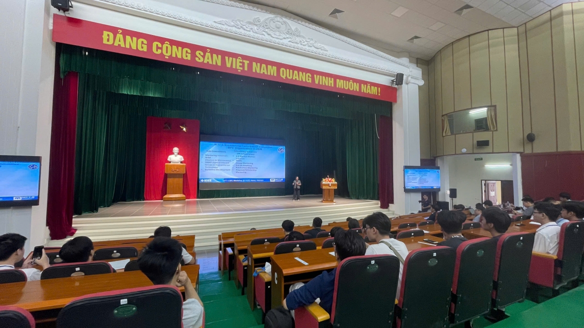 Đại học Bách khoa Hà Nội kết nối cộng đồng nghiên cứu vi sóng Đông Nam Á, mở rộng cơ hội cho nhà khoa học trẻ