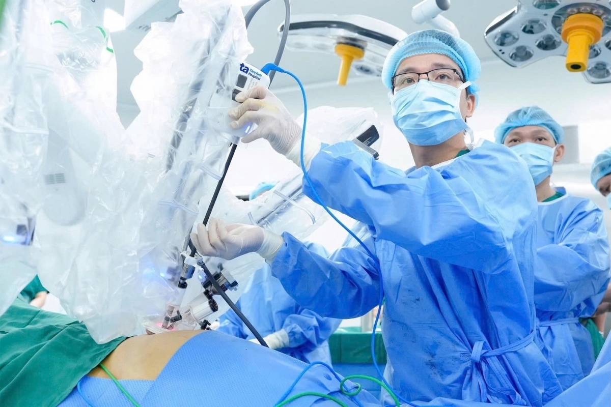 Ứng dụng thiết bị một cổng Single-site trên robot thế hệ mới trong điều trị ung thư
