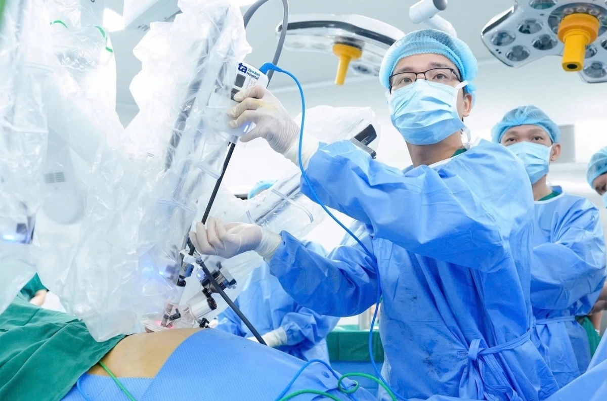 Ứng dụng thiết bị một cổng Single-site trên robot thế hệ mới trong điều trị ung thư