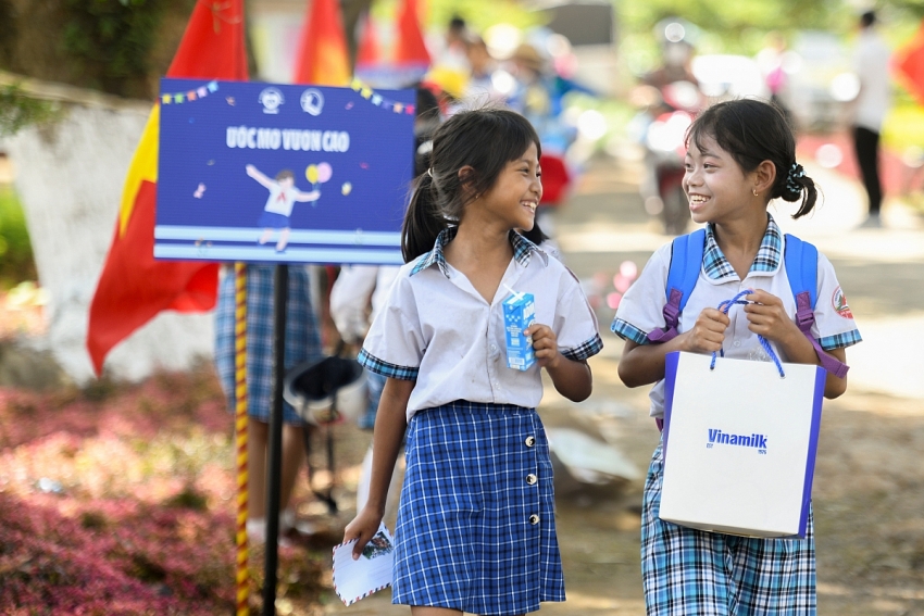 50 năm Vinamilk: bền bỉ chăm sóc nền tảng cho thế hệ Việt Nam tương lai