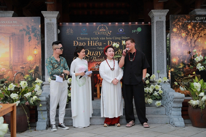 “Quay về đi” giữa mùa Vu Lan: Duyên 8 kể câu chuyện về mẹ bằng âm nhạc, ký ức và những lá thư
