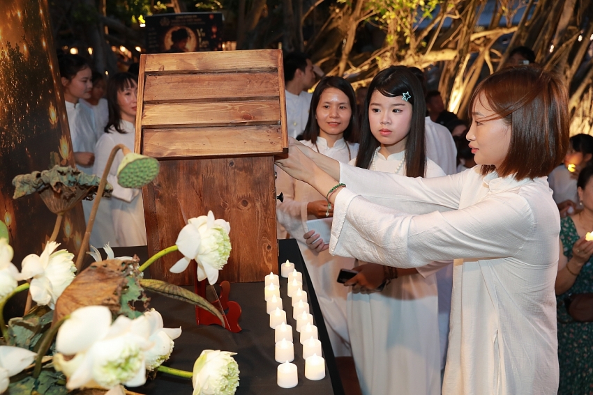 “Quay về đi” giữa mùa Vu Lan: Duyên 8 kể câu chuyện về mẹ bằng âm nhạc, ký ức và những lá thư