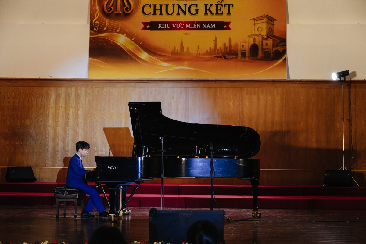 Nguyễn Thái An trong phần trình diễn tại vòng Chung kết khu vực miền Nam - Yoshine Music Festival 2026