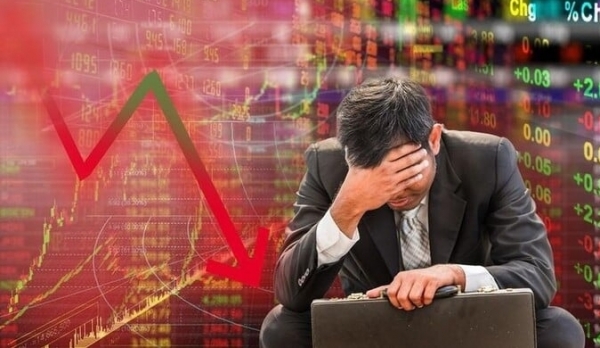 Thị trường chứng khoán ngày 14/8: VN-Index lao dốc gần 37 điểm, cổ phiếu VIC giảm mạnh