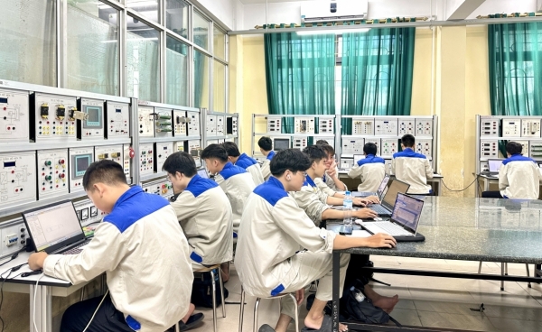 Điểm chuẩn ngành Tự động hóa vụt cao, trang bị gì cho người học từ bậc phổ thông đến đại học?