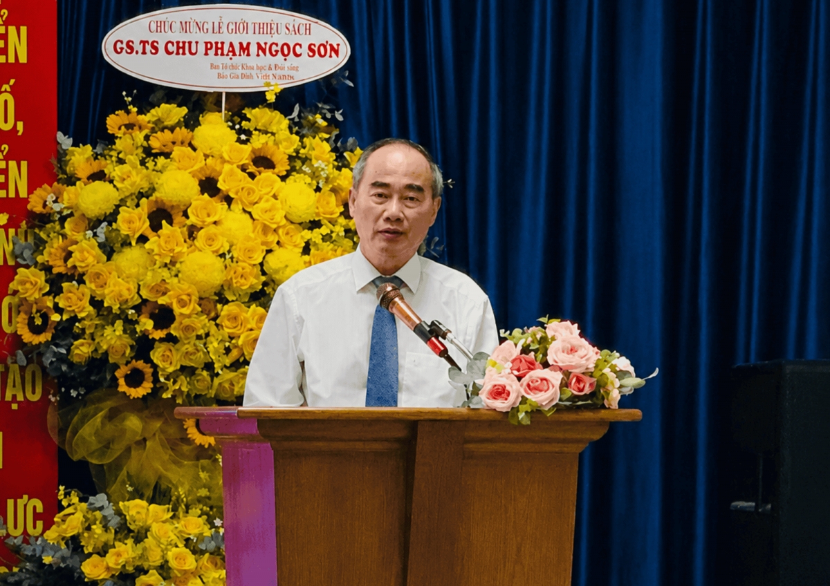 GS.TS Nguyễn Thiện Nhân - Nguyên Ủy viên Bộ Chính trị, nguyên Bí thư Thành ủy TP. Hồ Chí Minh phát biểu tại lễ ra mắt sách. Ảnh: Nart Thái