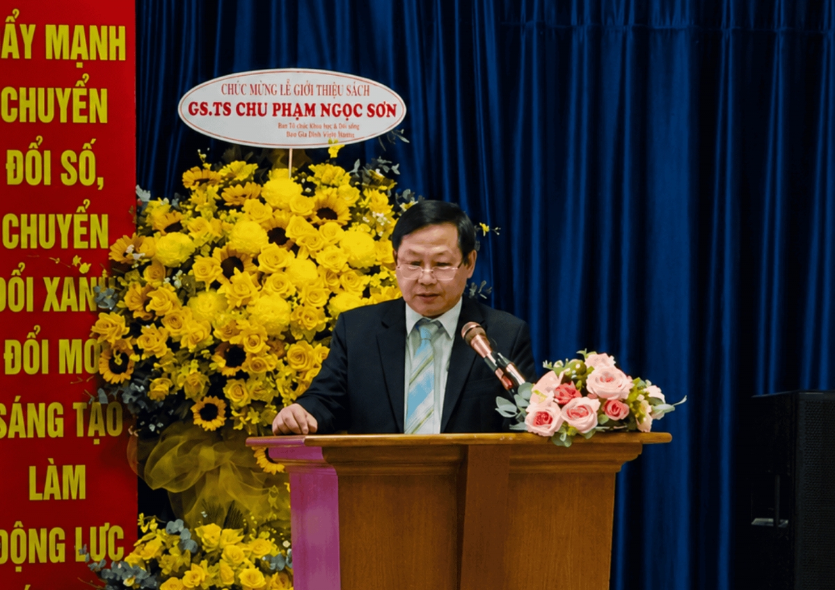 GS.TS Nguyễn Văn Phước - Chủ tịch Liên hiệp các Hội Khoa học và Kỹ thuật TP. Hồ Chí Minh phát biểu khai mạc lễ ra mắt sách về GS.TS Chu Phạm Ngọc Sơn. Ảnh: Nart Thái