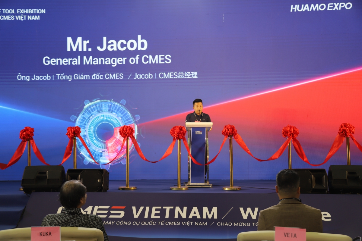 Ông Jacob, Tổng Giám đốc CMES