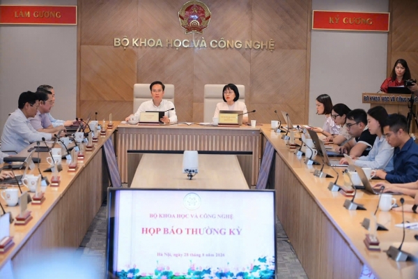 Công nghiệp công nghệ số tăng tốc, doanh thu tháng 8 đạt hơn 680.000 tỷ đồng