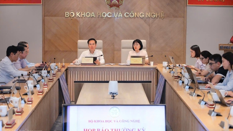 Đẩy mạnh phát triển công nghệ chiến lược, AI và hạ tầng số