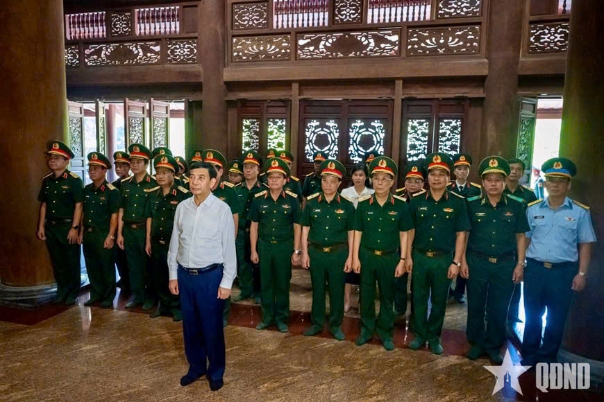  Đại tướng Phan Văn Giang, Bộ trưởng Bộ Quốc phòng cùng Đoàn Quân ủy Trung ương, Bộ Quốc phòng tại Khu Di tích K9 – Đá Chông ngày 2/9/2026. Ảnh: QĐND