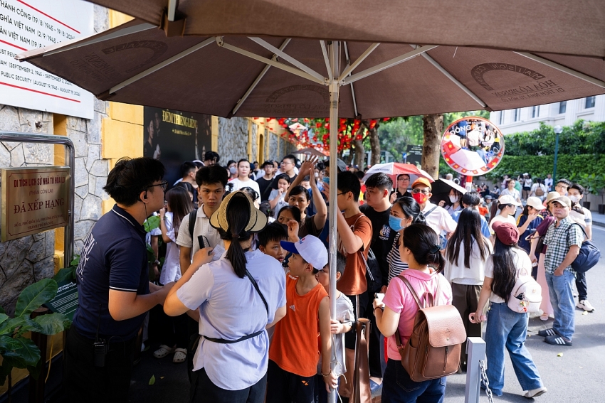 Bộ Chính trị đặt mục tiêu đến 2030 du lịch đóng góp 10 - 12% GDP, đón 45 - 50 triệu khách quốc tế