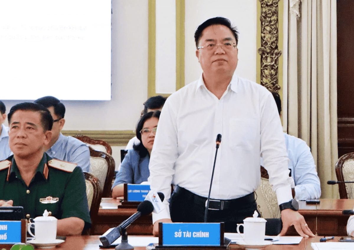 Ông Hoàng Vũ Thảnh - Giám đốc Sở Tài chính TP.Hồ Chí Minh báo cáo tại Phiên họp. Ảnh: Đinh Thanh Hòa