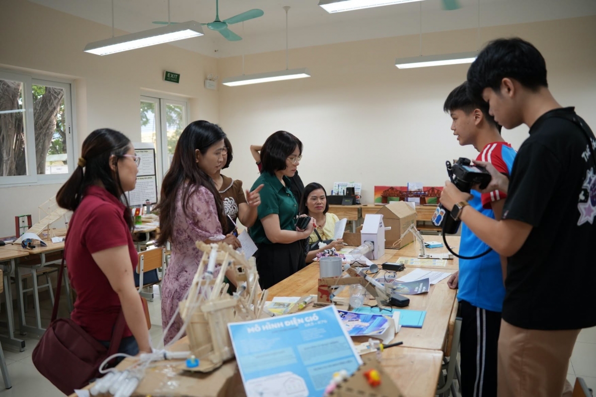 Trường THPT Nguyễn Gia Thiều 77 năm miệt mài nuôi dưỡng tài năng cho đất nước