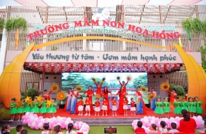 Trường Mầm non Hoa Hồng rộn ràng ngày hội đón bé đến trường