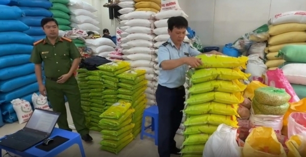 Công an Hà Nội tìm bị hại trong vụ hơn 10 tấn gạo ST25 giả