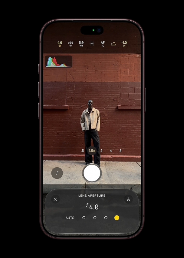 Apple ra mắt iPhone 18 Pro: Màu đỏ burgundy gây chú ý, camera lần đầu có khẩu độ cơ học