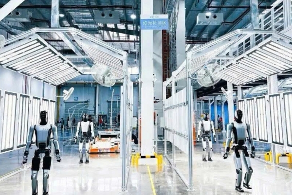 Trung Quốc vận hành nhà máy sản xuất 10.000 robot hình người mỗi năm