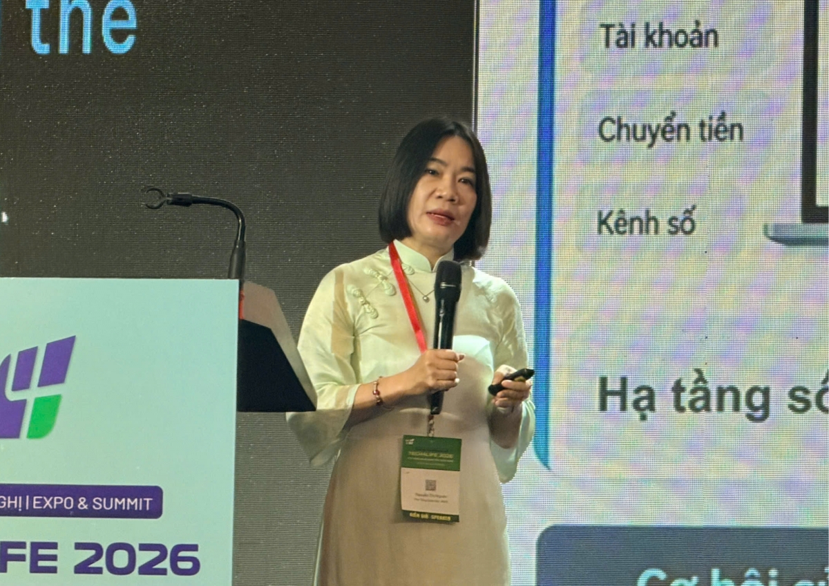 Bà Nguyễn Thị Ngoan - Phó Tổng Giám đốc Tập đoàn MISA trình bày với chủ đề “Từ Dữ liệu đến Dòng vốn - Fintech & AI kiến tạo Financial Hub Thành phố Hồ Chí Minh”. Ảnh: Nart Thái