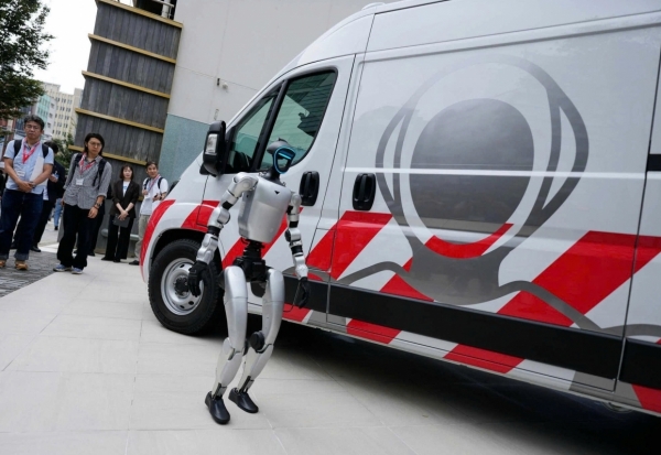 Nhật Bản ra mắt "xe cứu thương" dành cho robot hình người