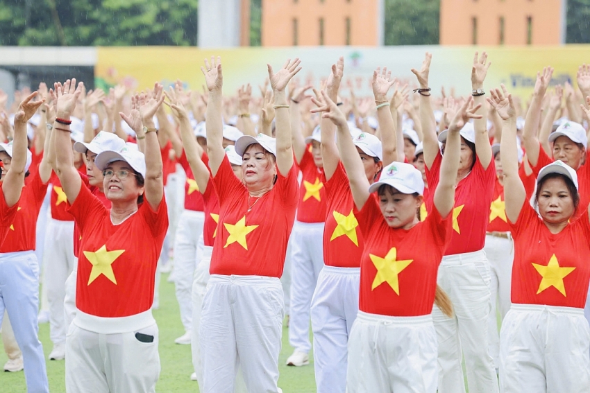 Vinamilk Sure đồng hành cùng người cao tuổi chủ động sống khỏe
