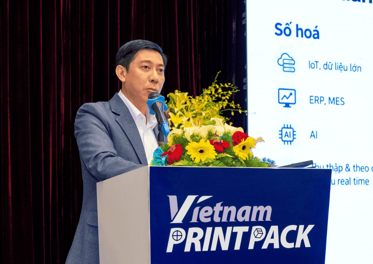 ông Nguyễn Ngọc Minh Thy - Phó Chủ tịch Hiệp hội Bao bì Việt Nam, Tổng Giám đốc Tổng công ty Liksin trình bày tại diễn đàn. Ảnh: BTC