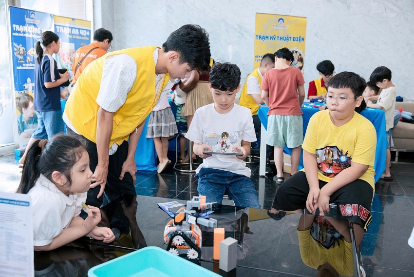 Đưa khoa học vào ngày hội Trung thu: Khi trẻ học bằng trải nghiệm và khám phá