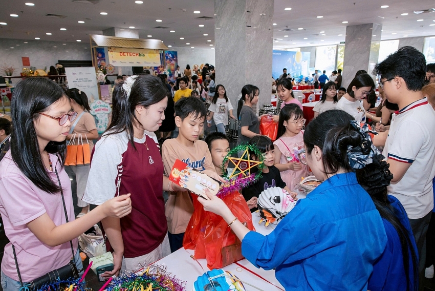 Đưa khoa học vào ngày hội Trung thu: Khi trẻ học bằng trải nghiệm và khám phá