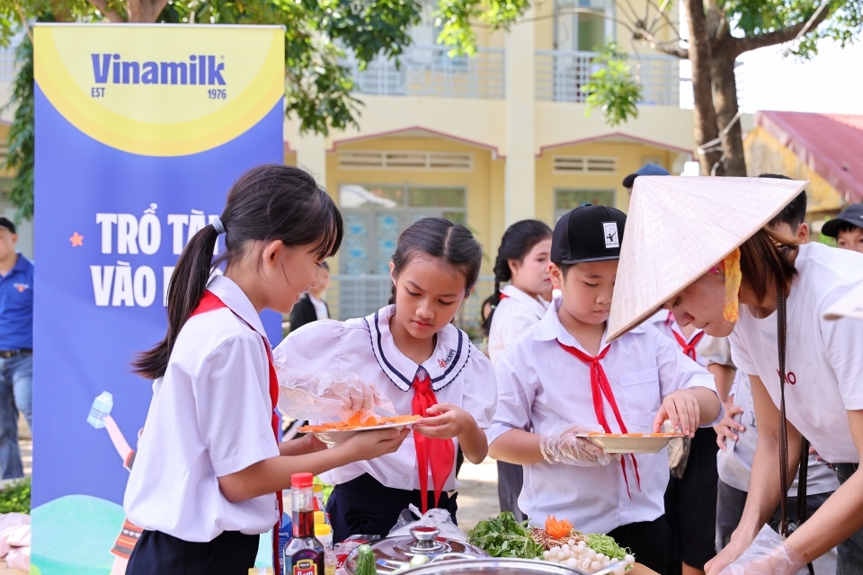 Gần 40.000 trẻ em cả nước vui đón Trung thu cùng Vinamilk